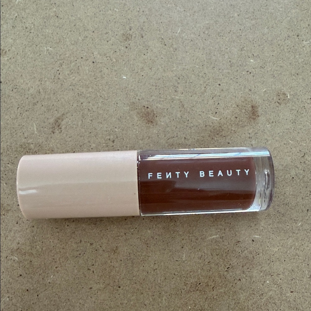 Fenty Beauty gloss bomb heat in hot chocolate - 2 ML